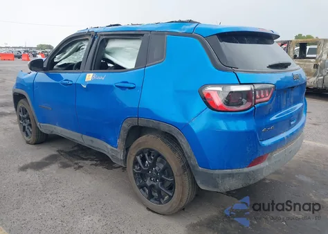 2025 Jeep Compass Latitude 4X4 из США, поврежденный, VIN 3C4NJDBN5ST559939
